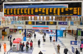 Passengers at the concourse of Liverpool Street station