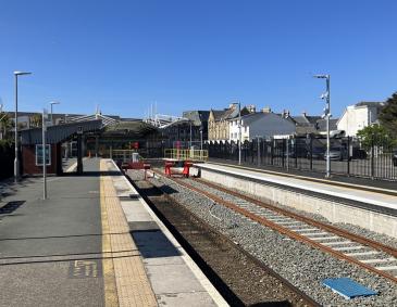 Newquay station, with the station sign on the left and the new platform on the right in the background.